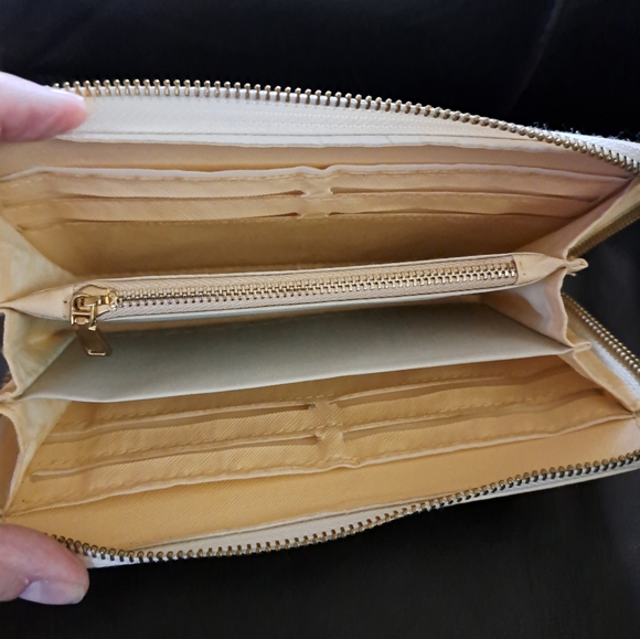 Checkered Wallet - Picture 7 of 8